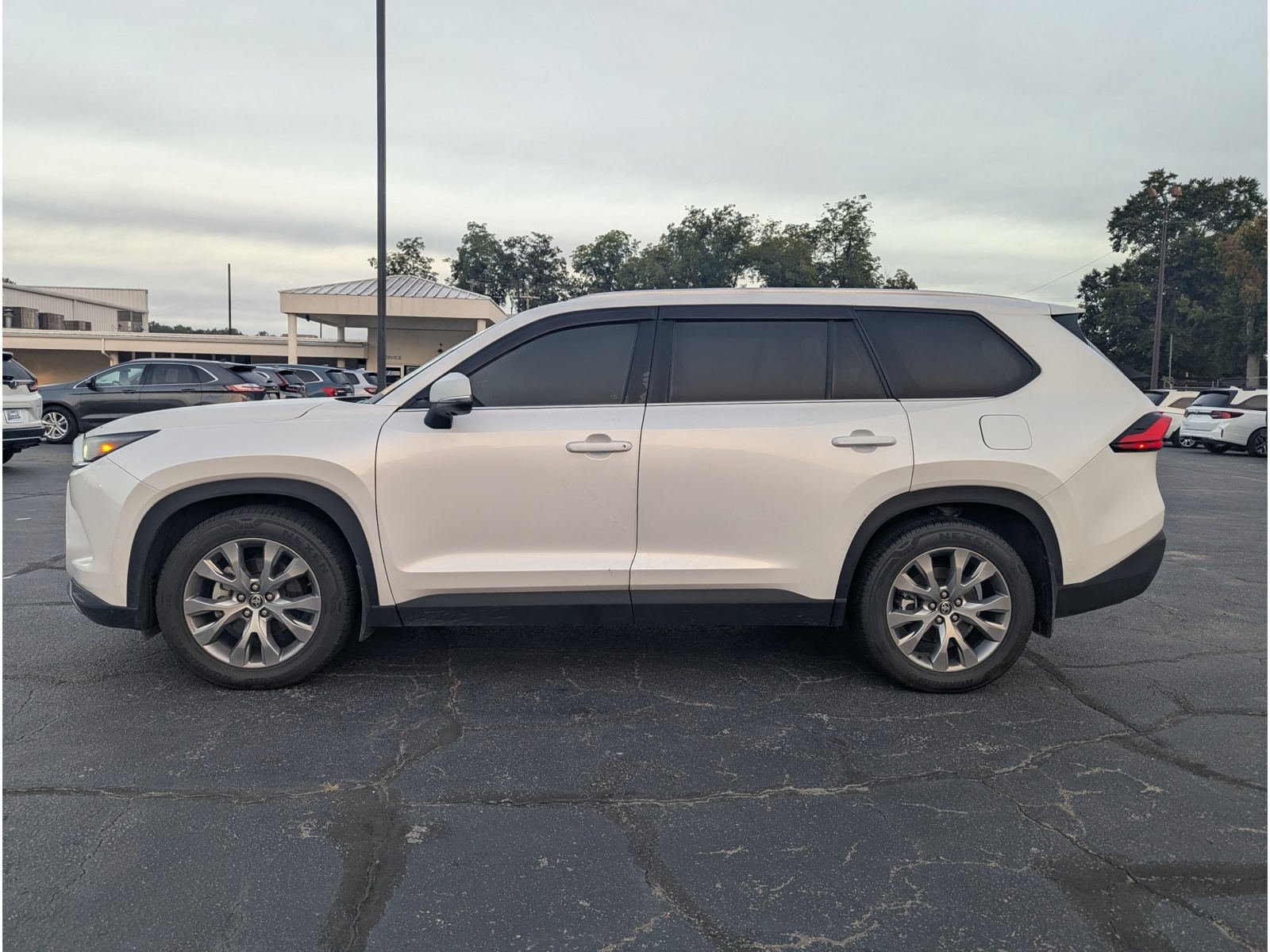 Used 2024 Toyota Grand Highlander FWD image 5
