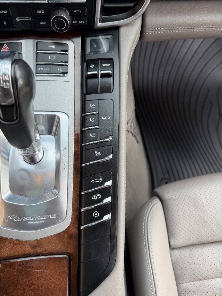 Used 2011 Porsche Panamera Turbo AWD/4WD image 19