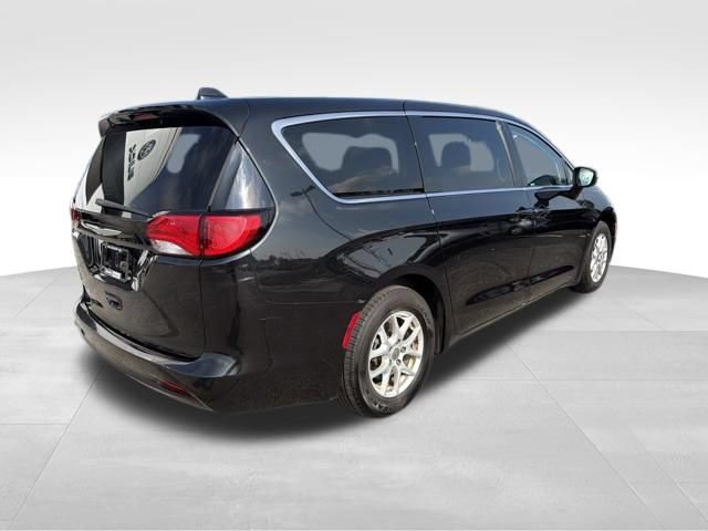 Used 2017 Chrysler Pacifica Touring FWD image 11