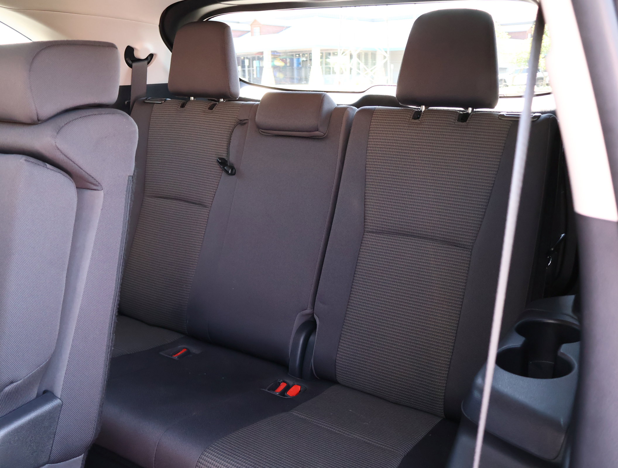 Used 2023 Toyota Highlander LE FWD image 24