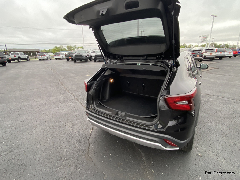 Used 2025 Chevrolet Trax LT w/ LT Convenience Package FWD image 32