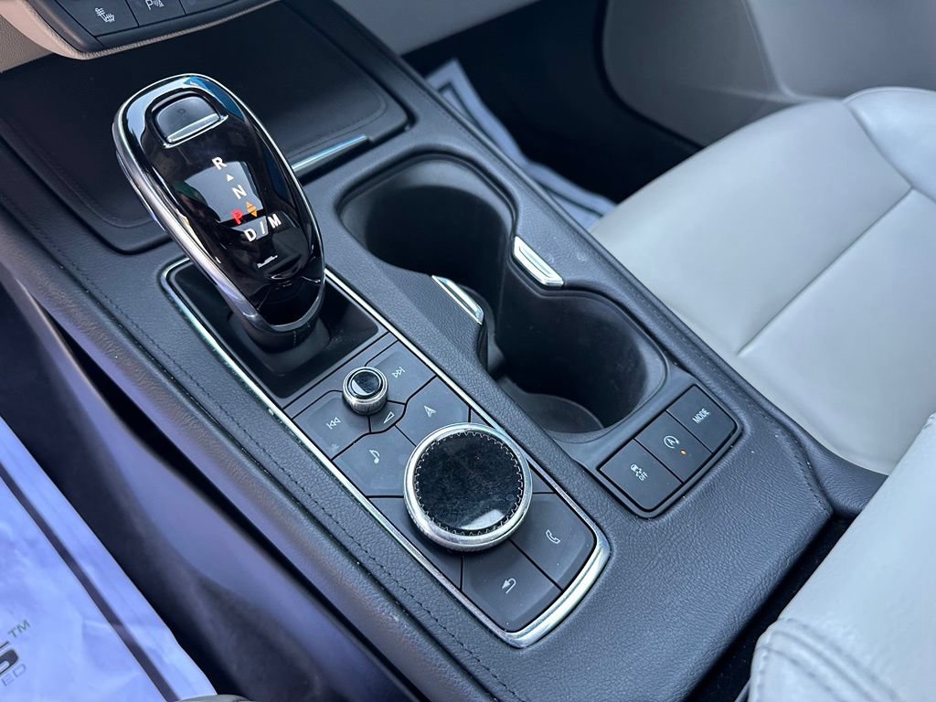 Used 2022 Cadillac XT4 Luxury w/ Cold Weather Package FWD image 14