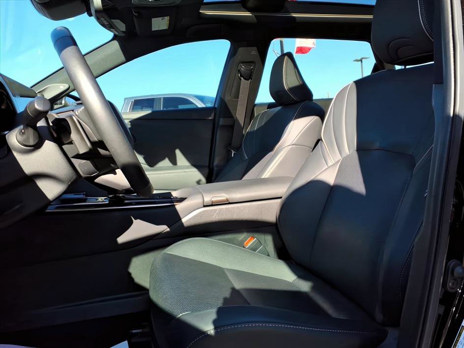 Used 2025 Toyota Crown Signia image 15