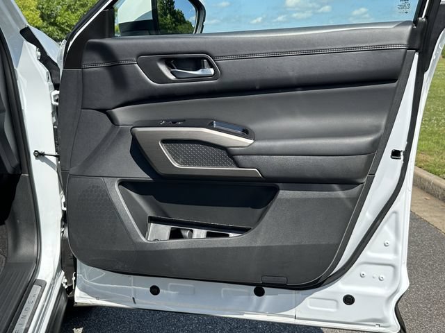Certified 2025 Nissan Pathfinder Platinum AWD/4WD image 16