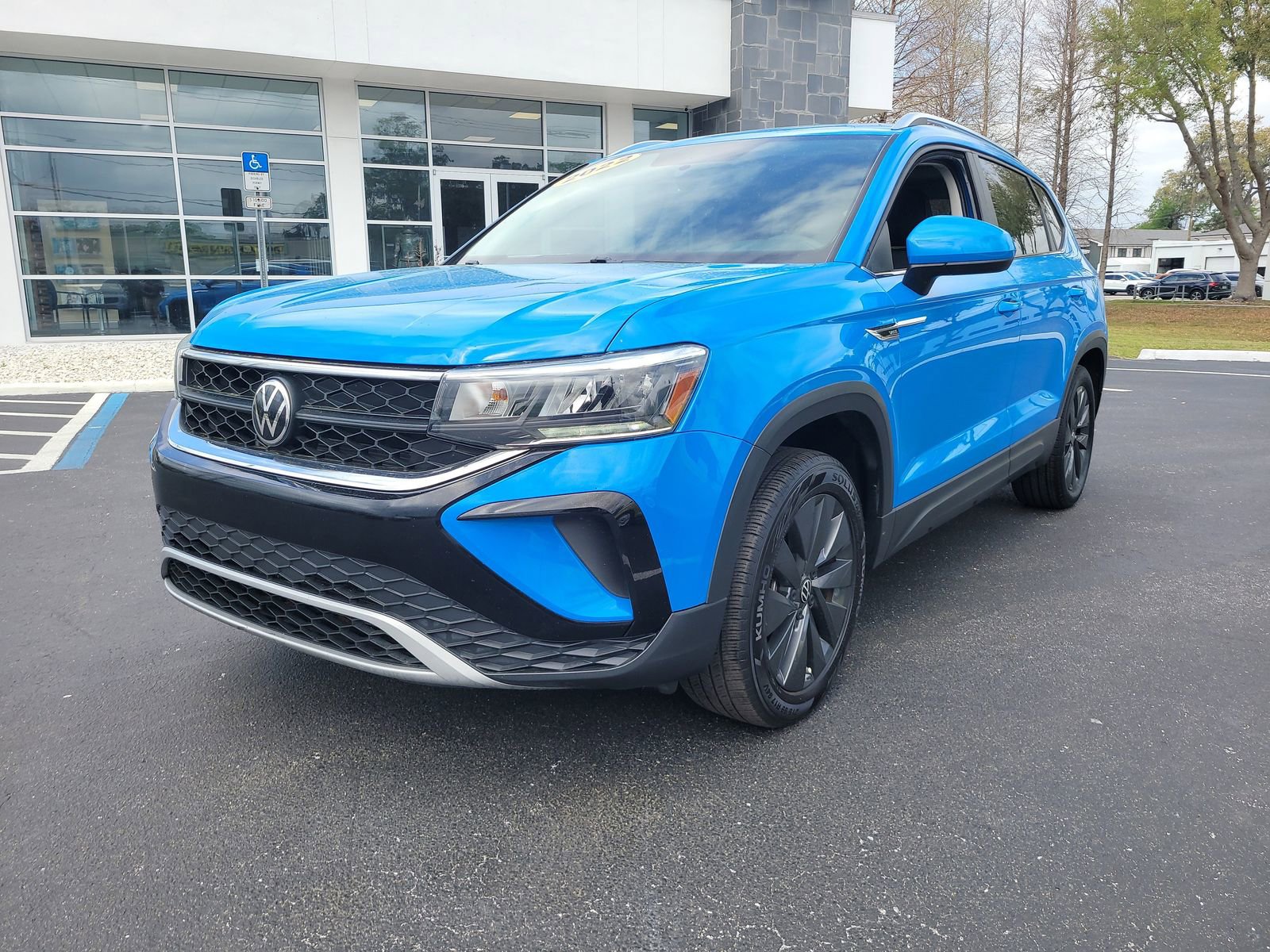 Used 2022 Volkswagen Taos SE image 4