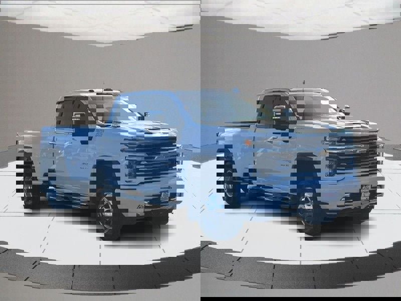 Used 2023 Chevrolet Silverado 3500 High Country image 2