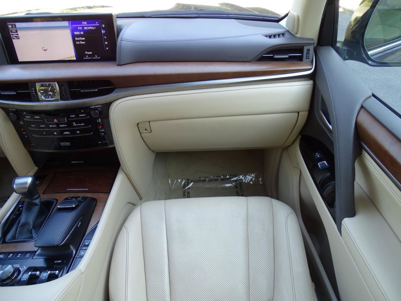 Used 2016 Lexus LX 570 4WD w/ Luxury Package image 40