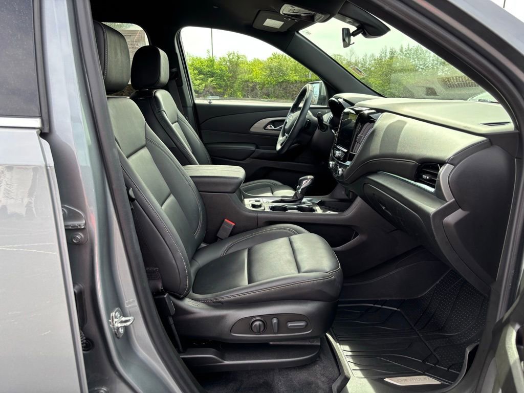 Used 2023 Chevrolet Traverse LT w/ LPO, Floor Liner Package FWD image 24