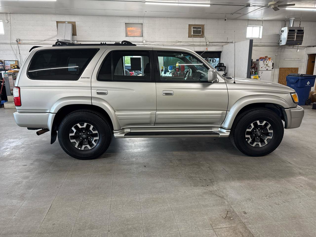 Used 2001 Toyota 4Runner Limited image 97