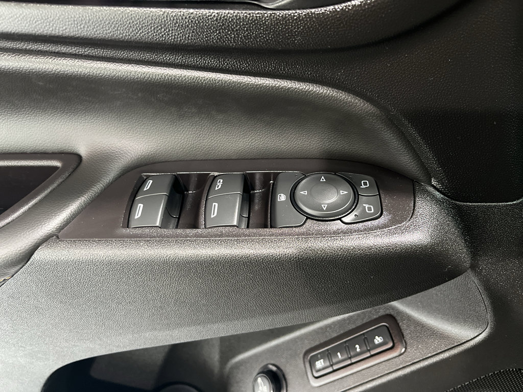 Used 2021 Chevrolet Equinox Premier w/ Redline Edition FWD image 29