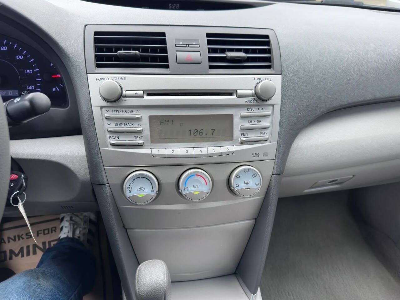 Used 2011 Toyota Camry LE FWD image 16