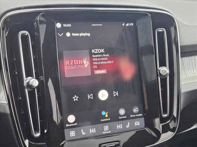 Used 2025 Volvo XC40 B5 Plus image 24