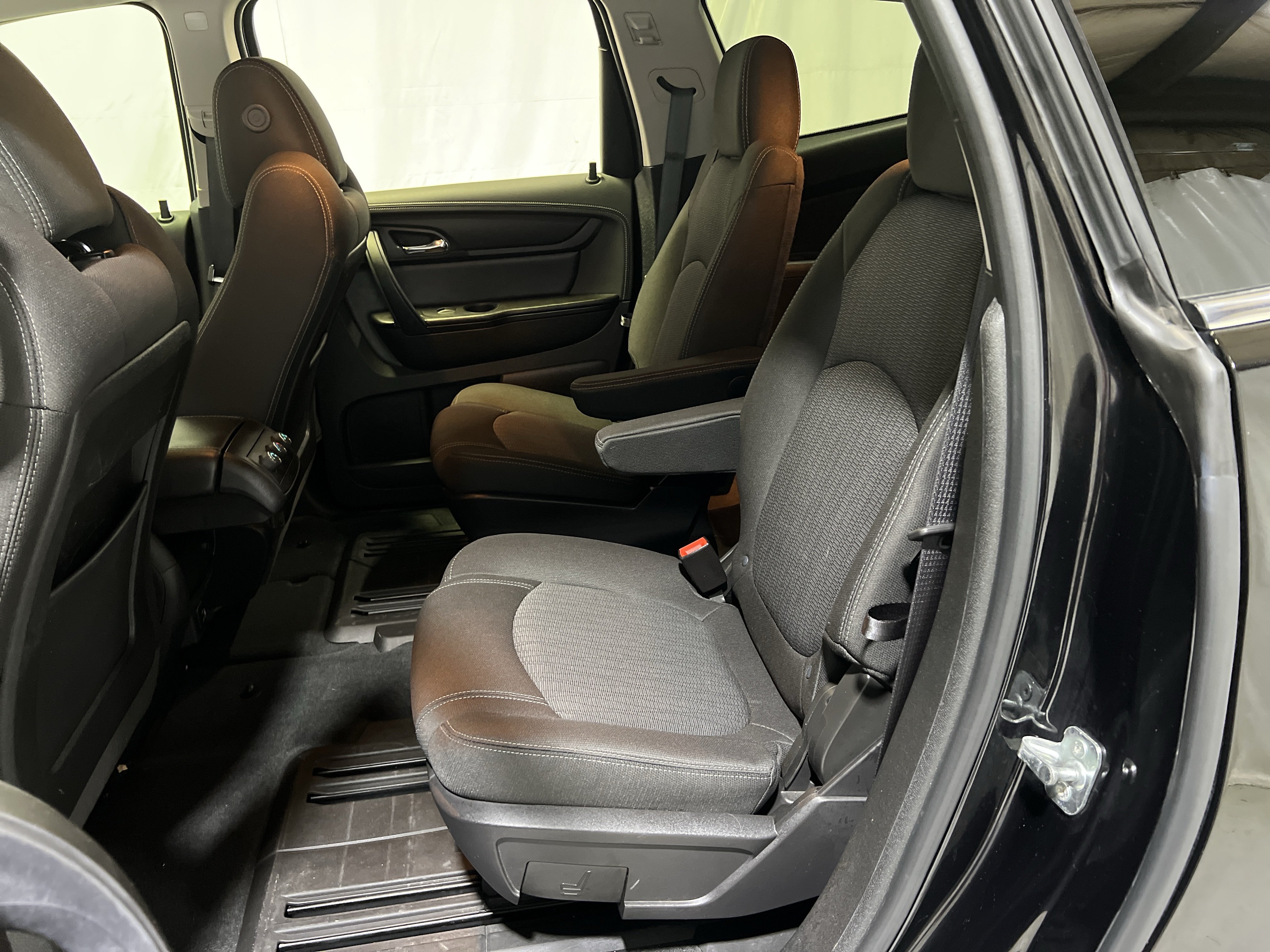 Used 2017 Chevrolet Traverse LT w/ Style and Technology Package FWD image 17