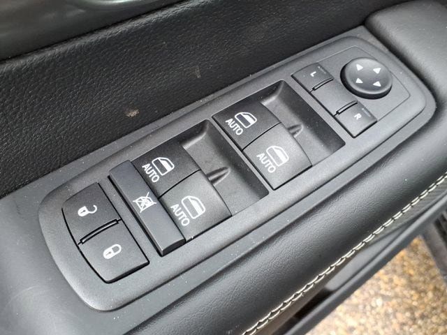 New 2026 Chrysler Pacifica Select AWD/4WD image 15