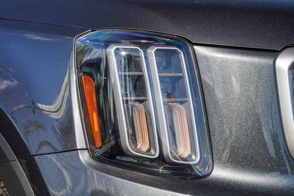 Used 2024 Kia Telluride EX w/ EX Captain's Chair Package image 9