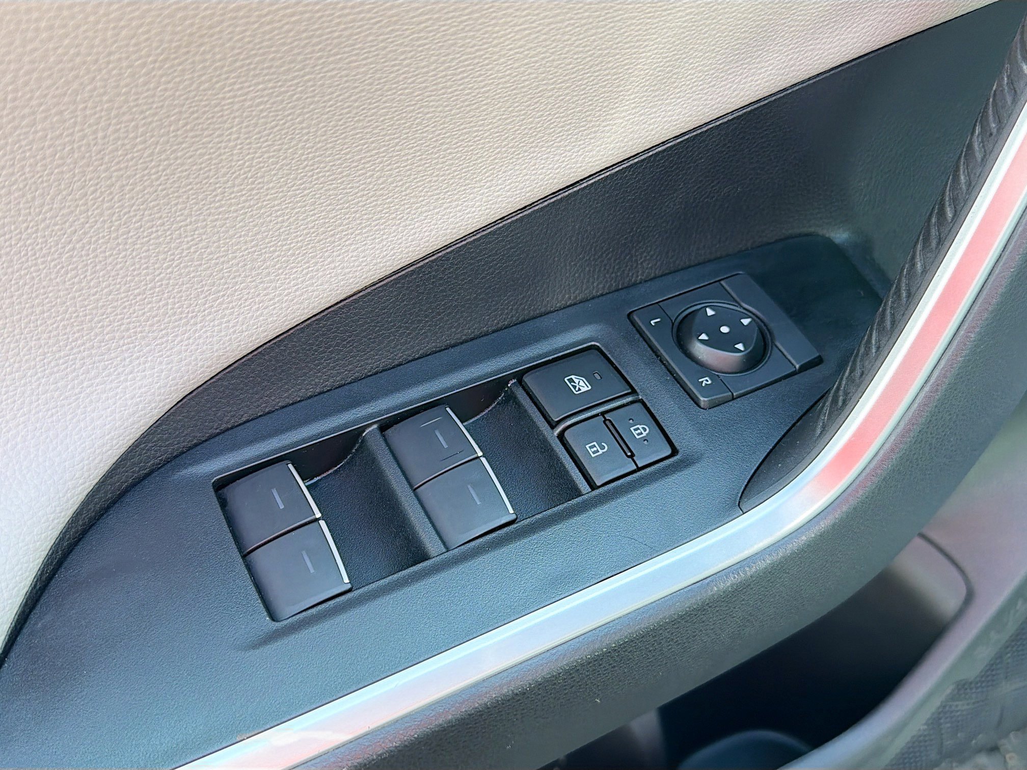 Used 2024 Toyota RAV4 Limited AWD/4WD image 8