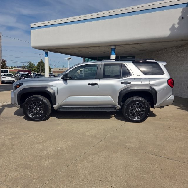 Used 2025 Toyota 4Runner SR5 AWD/4WD image 2