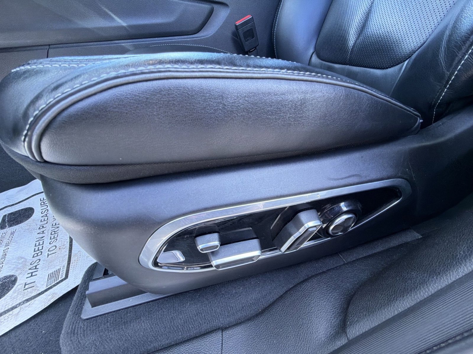 Used 2023 Jeep Grand Cherokee L Overland w/ Advanced Protech Group III image 14