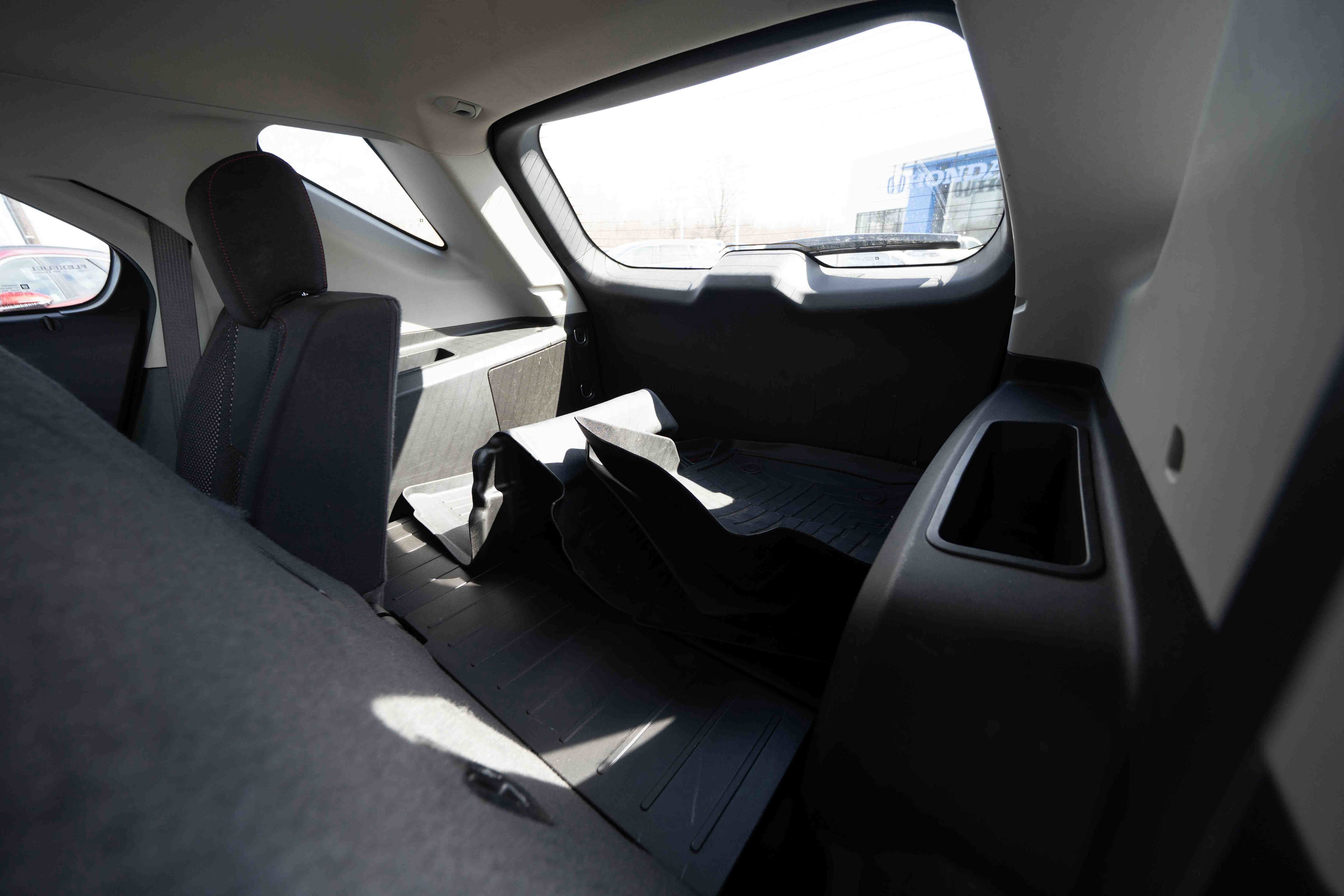 Used 2017 Chevrolet Equinox LT w/ Convenience Package image 24