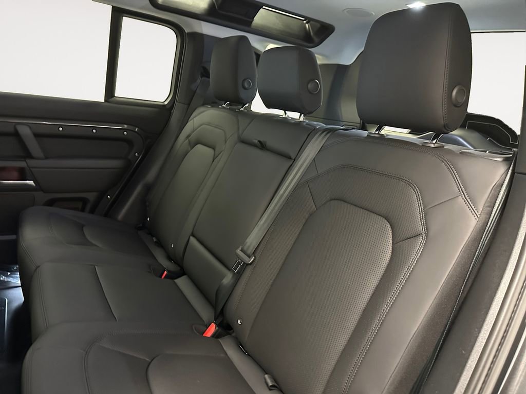 New 2026 Land Rover Defender 110 X-Dynamic SE image 13