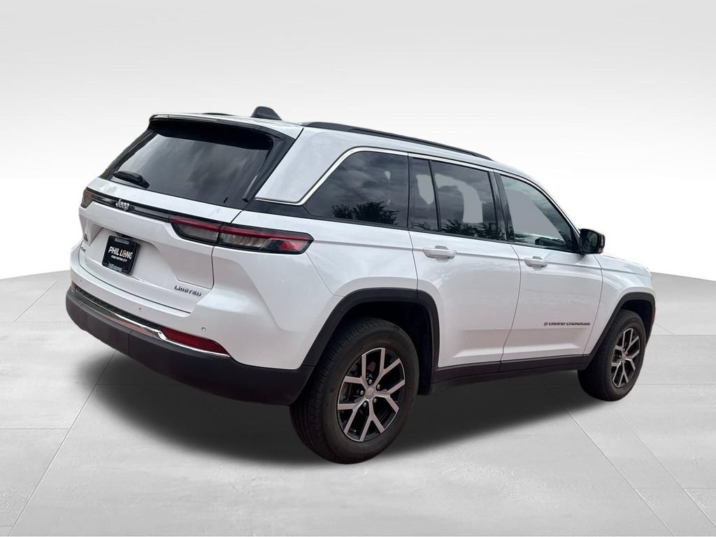 Used 2025 Jeep Grand Cherokee Limited w/ Trailer Tow Package AWD/4WD image 8