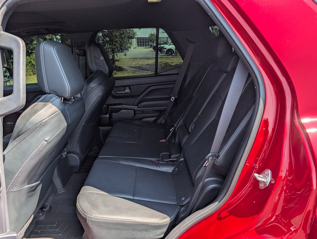 Used 2025 Toyota 4Runner Limited w/ Tow Technology Package AWD/4WD image 15