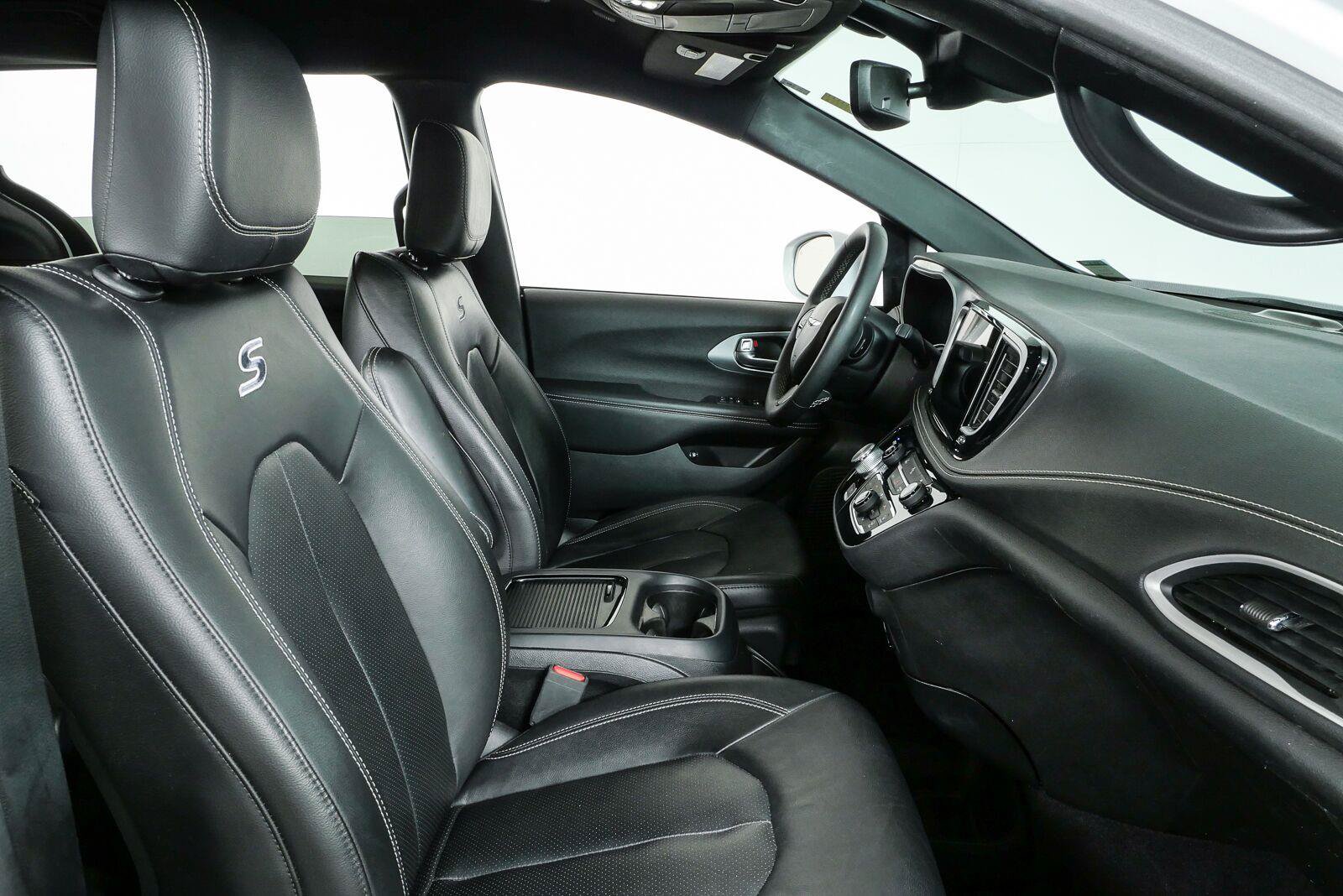 Used 2022 Chrysler Pacifica Touring-L w/ S Appearance Package FWD image 21