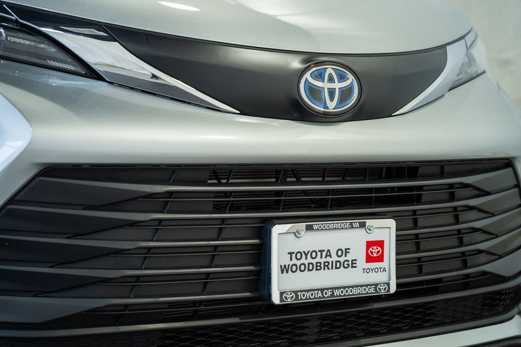 Used 2025 Toyota Sienna LE FWD image 10
