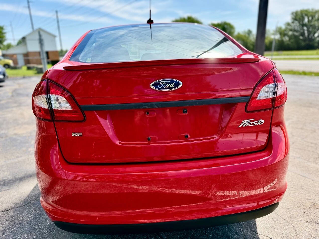 Used 2013 Ford Fiesta SE FWD image 4
