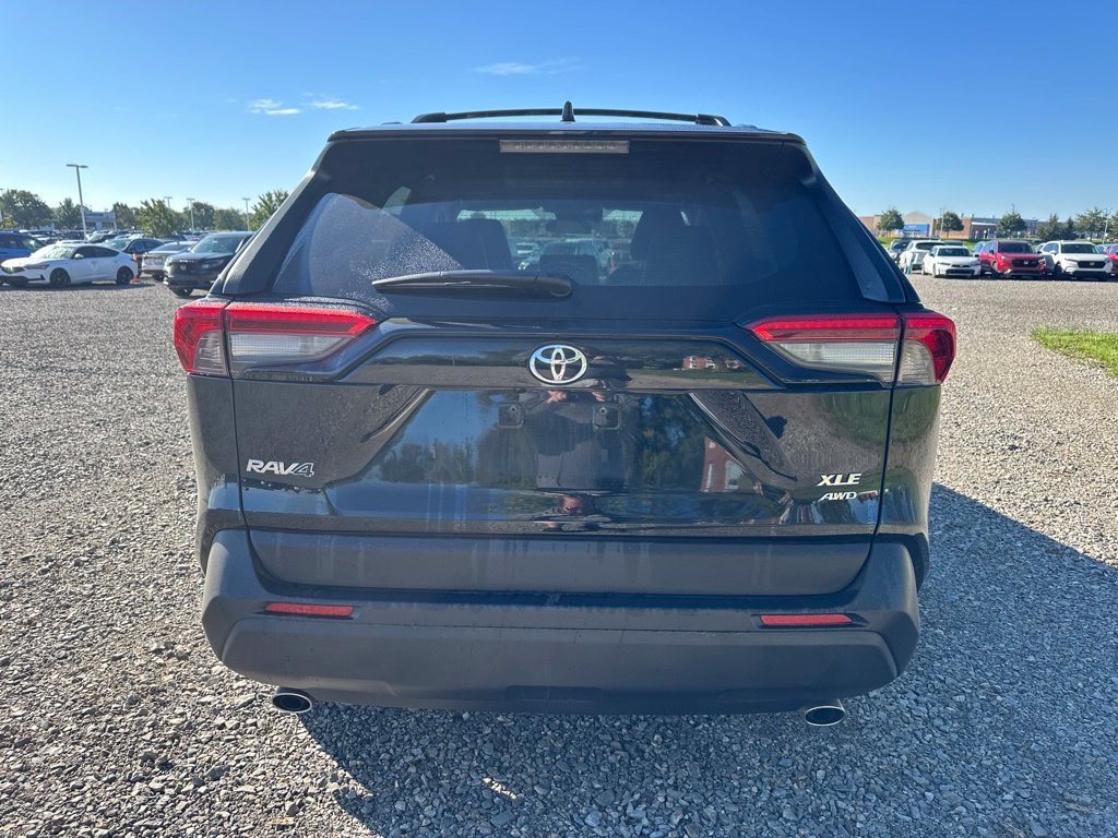 Used 2022 Toyota RAV4 XLE Premium AWD/4WD image 9