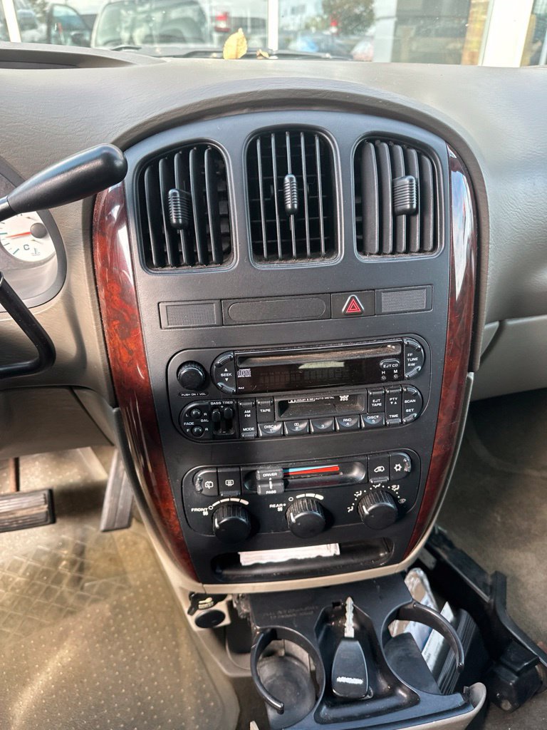 Used 2004 Chrysler Town & Country LX w/ Popular Equipment Group FWD image 12