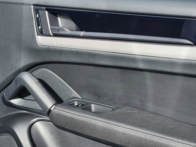 Used 2024 Porsche Cayenne image 21