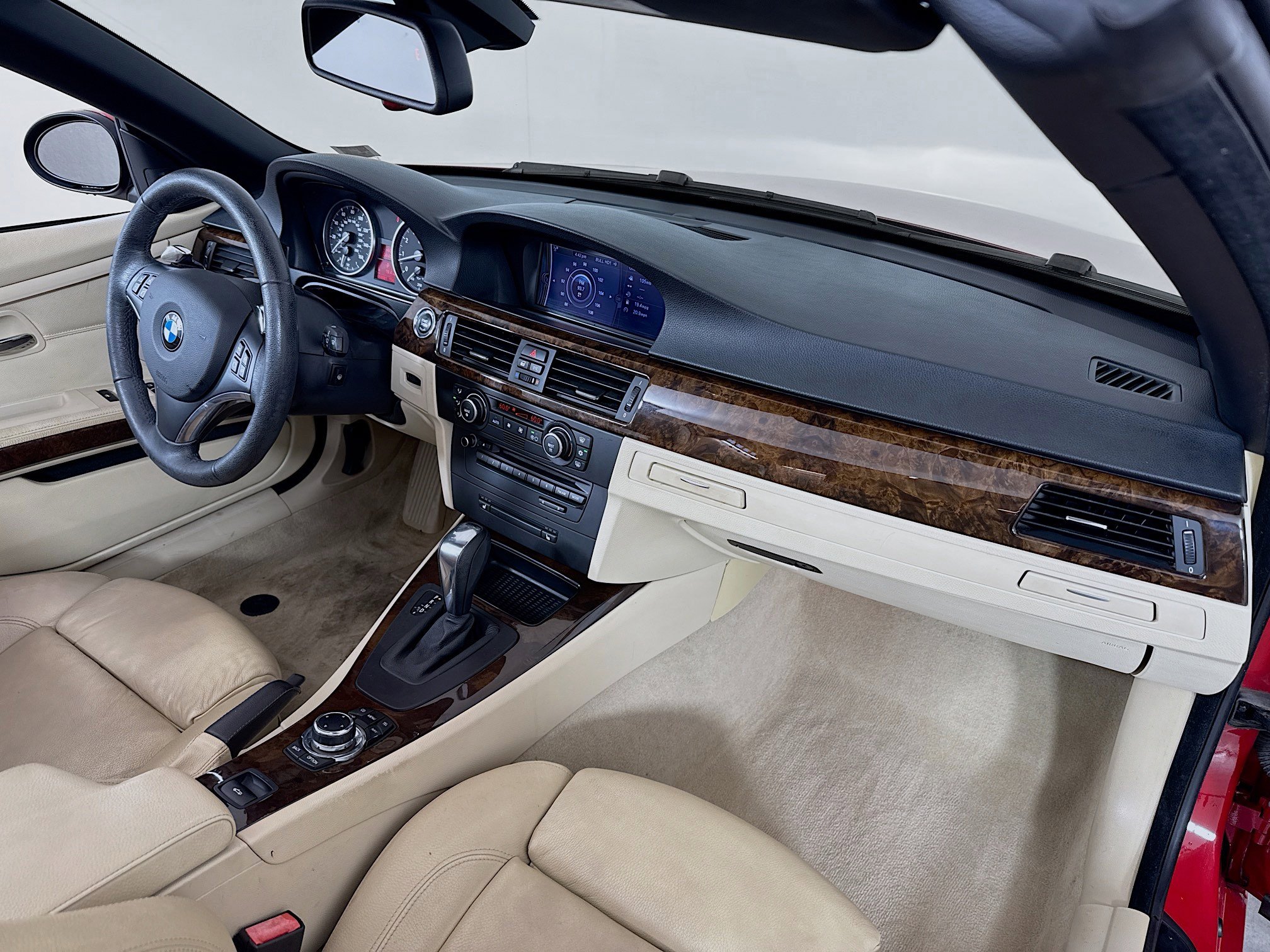 Used 2009 BMW 335i Convertible image 25