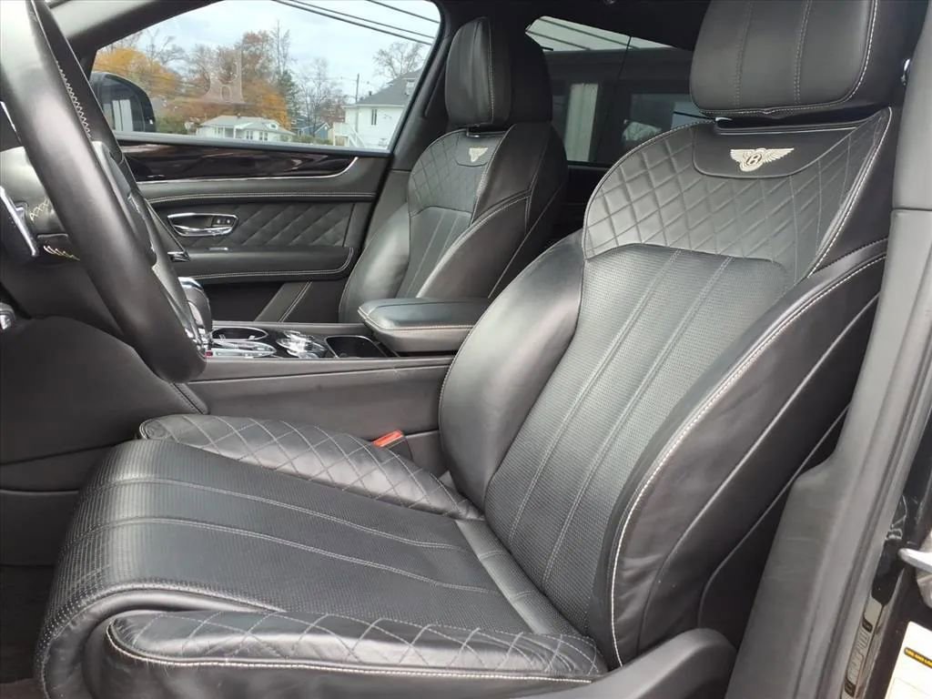Used 2018 Bentley Bentayga AWD/4WD image 26