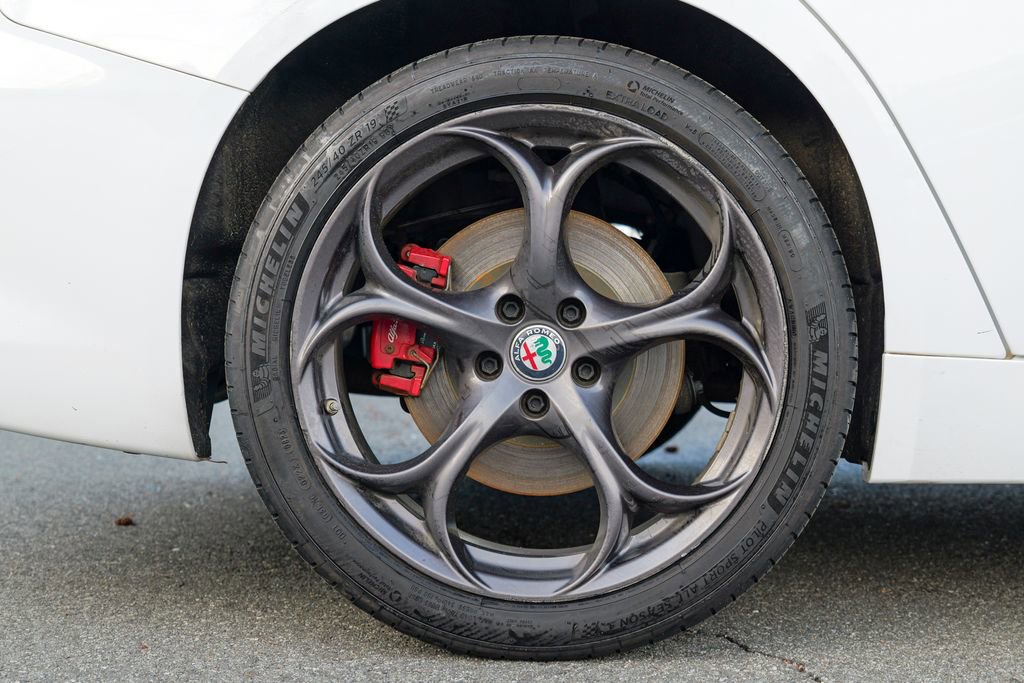 Used 2017 Alfa Romeo Giulia Ti w/ TI 19" Sport Package AWD/4WD image 13