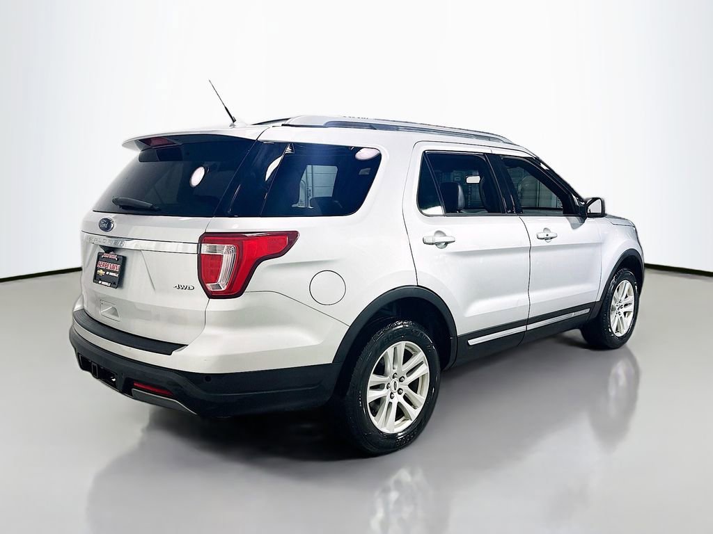 Used 2019 Ford Explorer XLT w/ Equipment Group 202A image 8