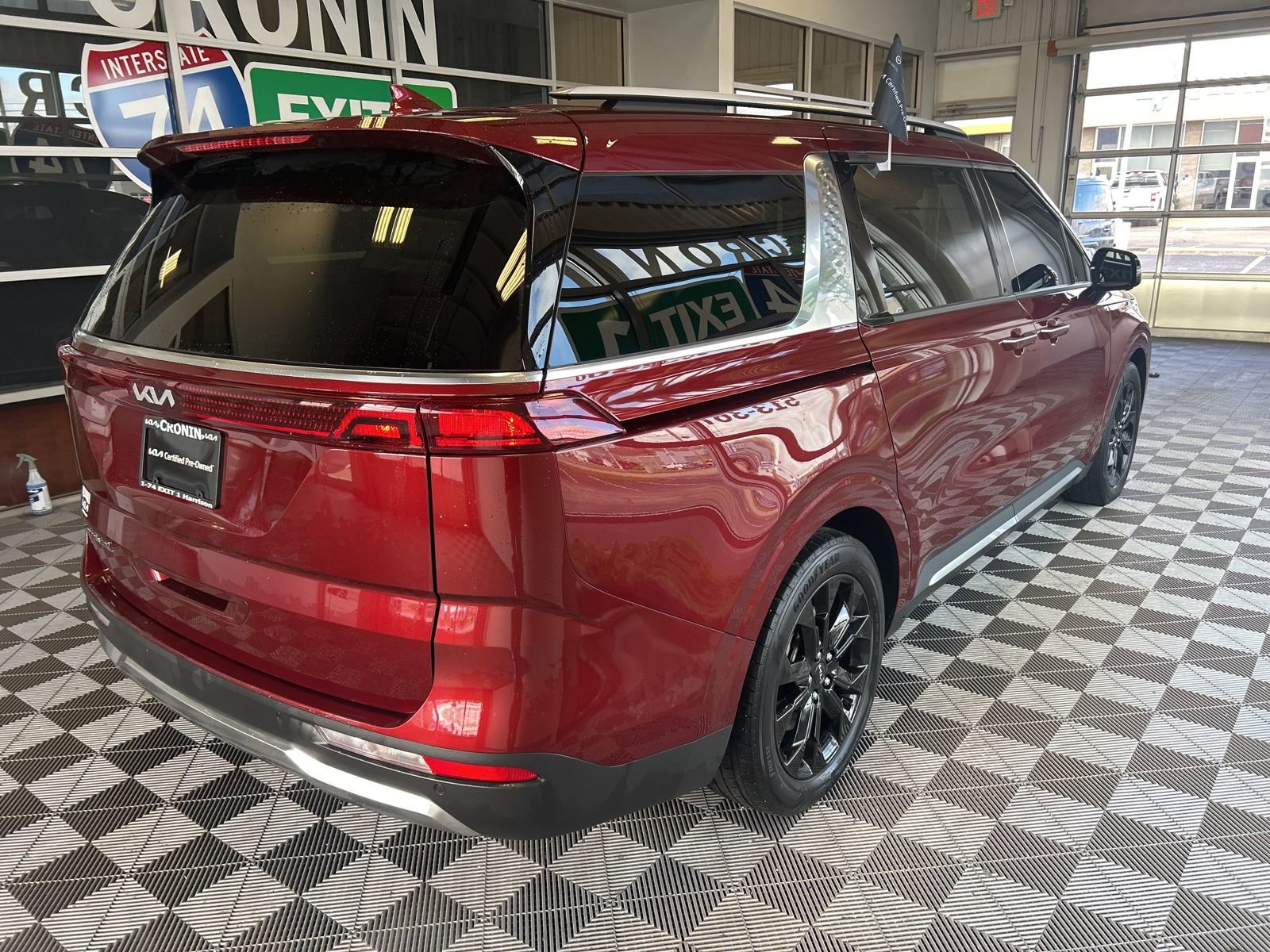 Used 2022 Kia Carnival SX image 6