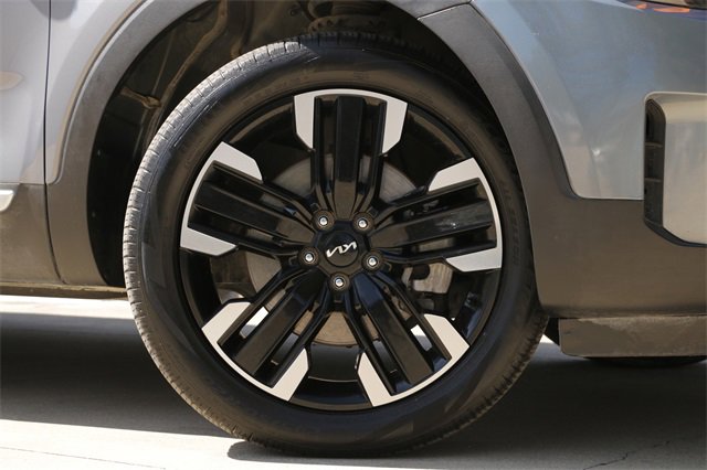 Used 2024 Kia Telluride SX image 2