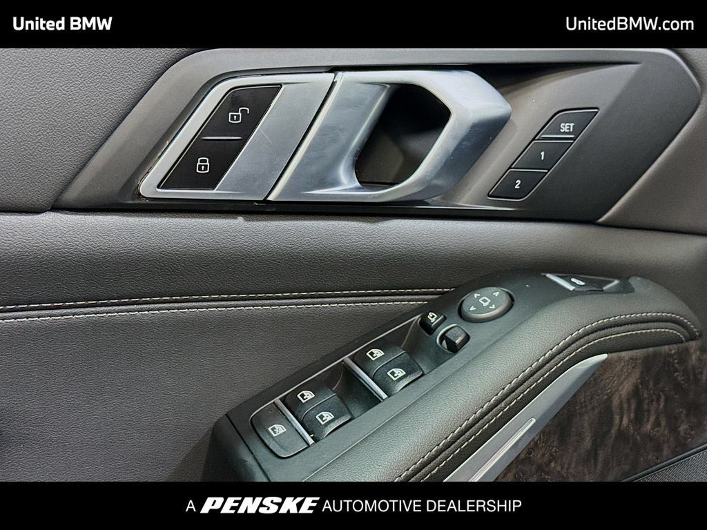 Used 2024 BMW X5 xDrive40i w/ Parking Assistance Package AWD/4WD image 3