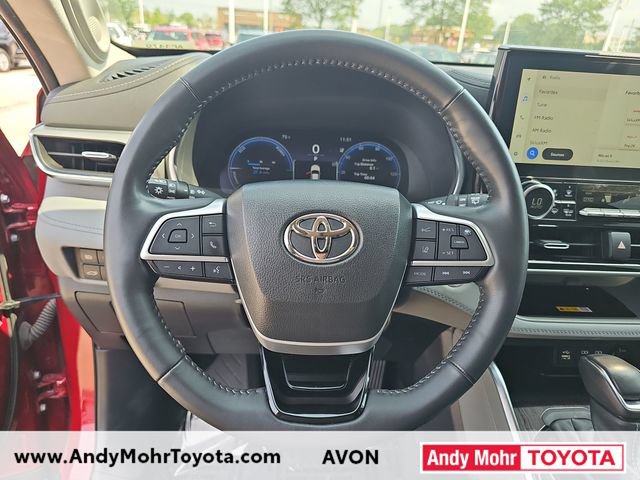 Used 2023 Toyota Highlander Platinum FWD image 16