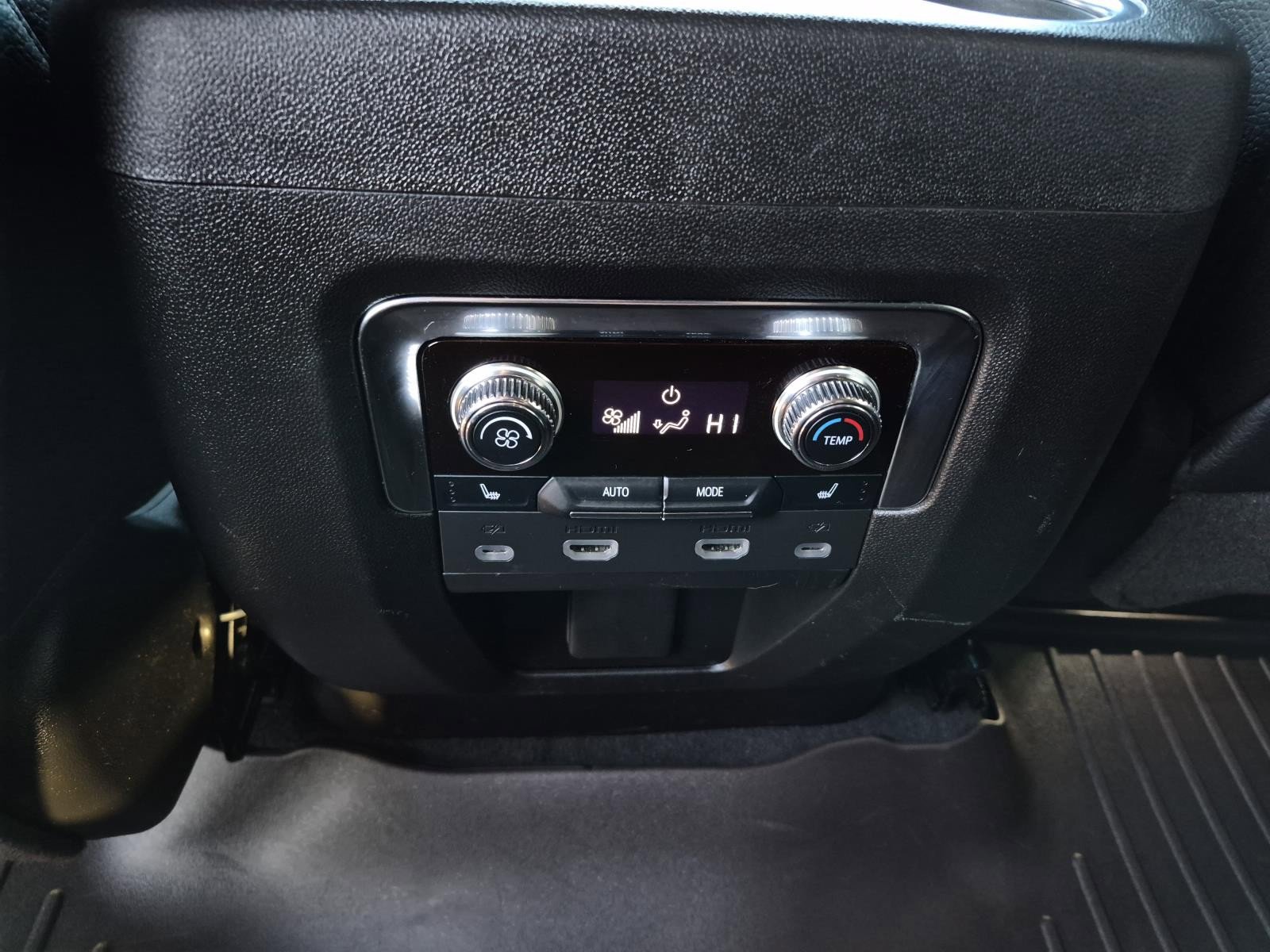 Certified 2024 GMC Yukon Denali w/ Denali Reserve Package image 18