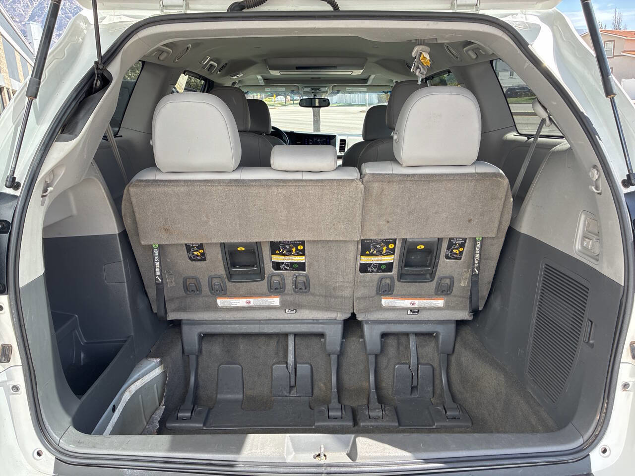 Used 2017 Toyota Sienna XLE Premium image 11