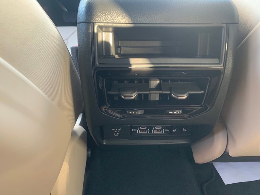 Used 2025 Jeep Grand Cherokee Limited image 27