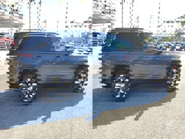 Certified 2024 Jeep Grand Cherokee Limited image 8