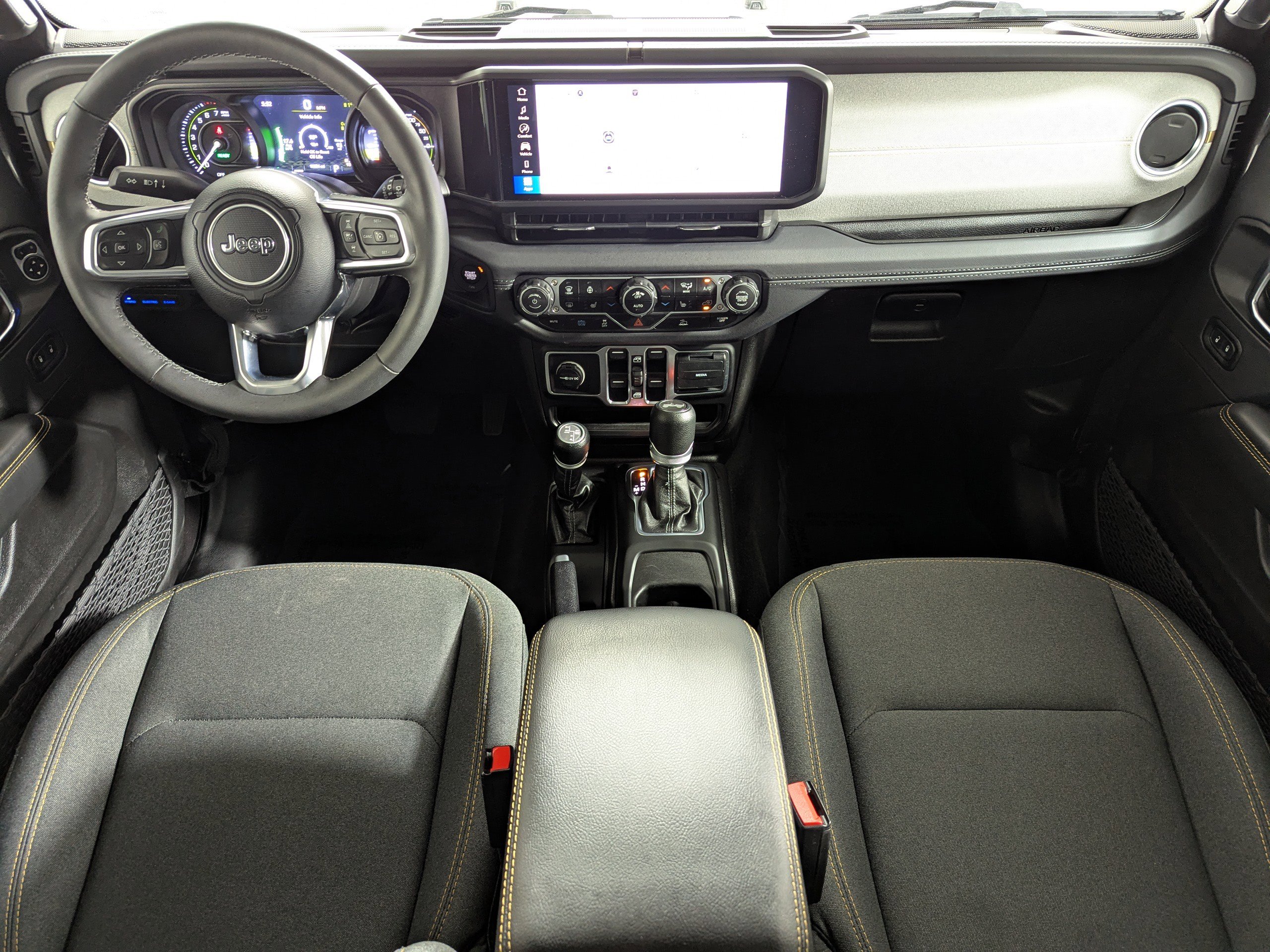 Used 2025 Jeep Wrangler Unlimited Sahara AWD/4WD image 11