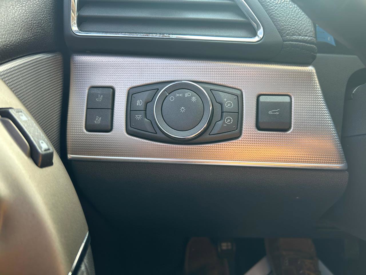 Used 2011 Lincoln MKX AWD w/ Sight & Sound Pkg image 31