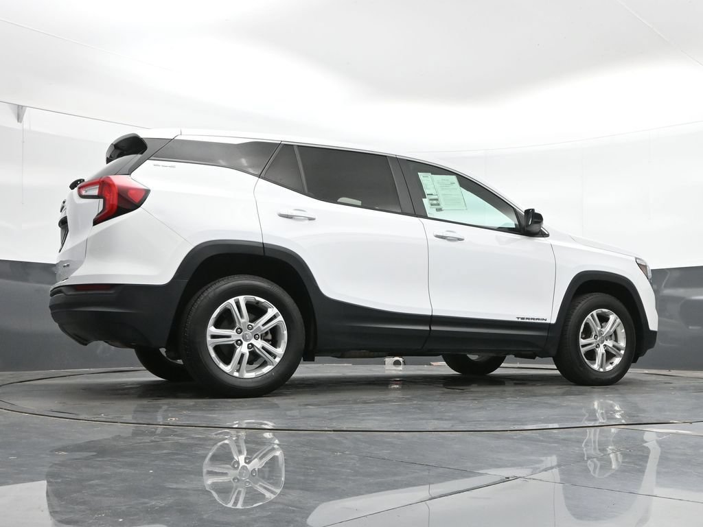 Used 2024 GMC Terrain SLE AWD/4WD image 39