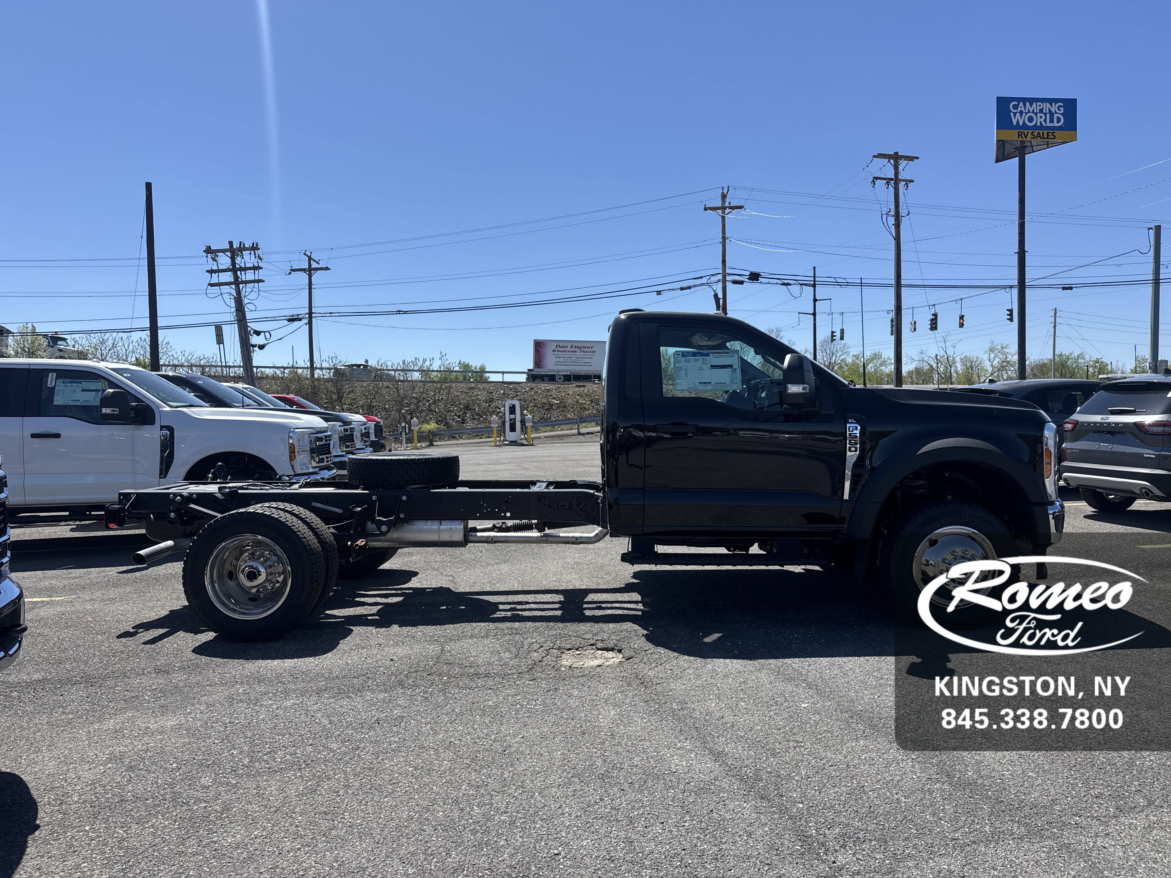 New 2025 Ford F550 4x4 Regular Cab Super Duty w/ XL Chrome Package image 4