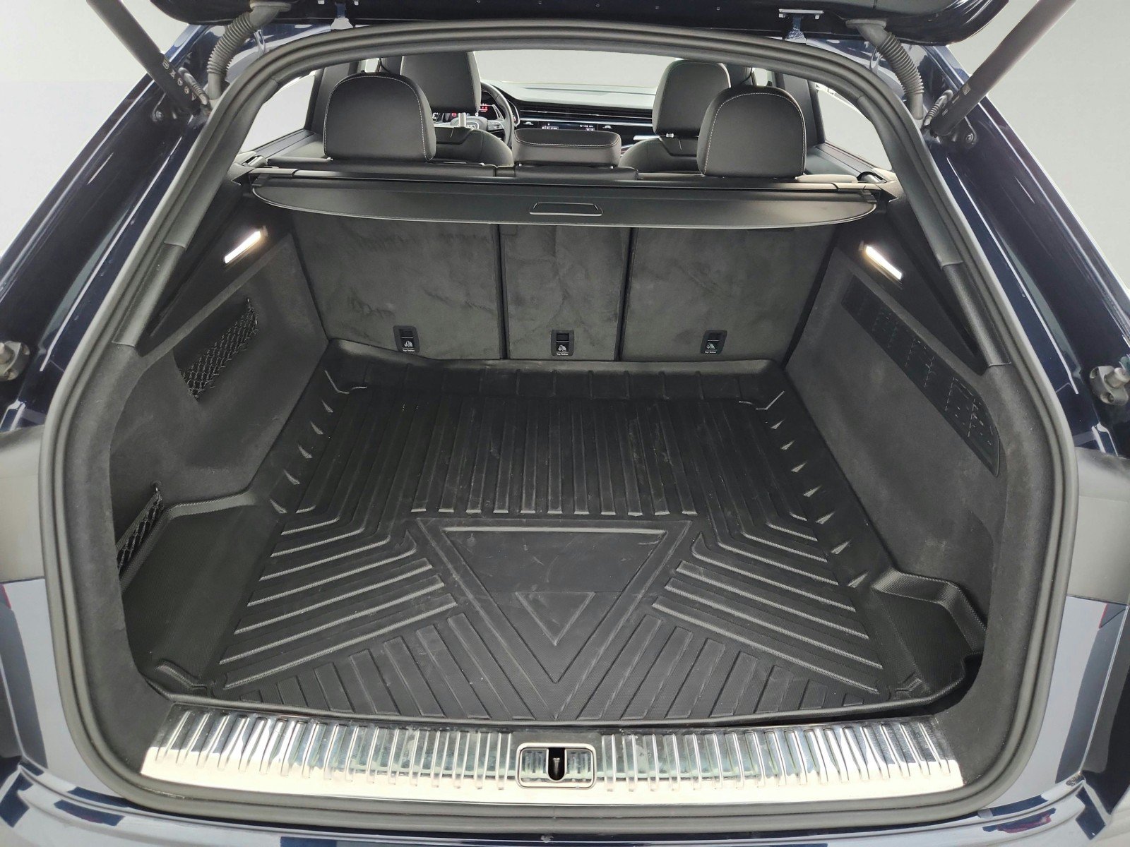 Used 2025 Audi Q8 Premium Plus AWD/4WD image 33