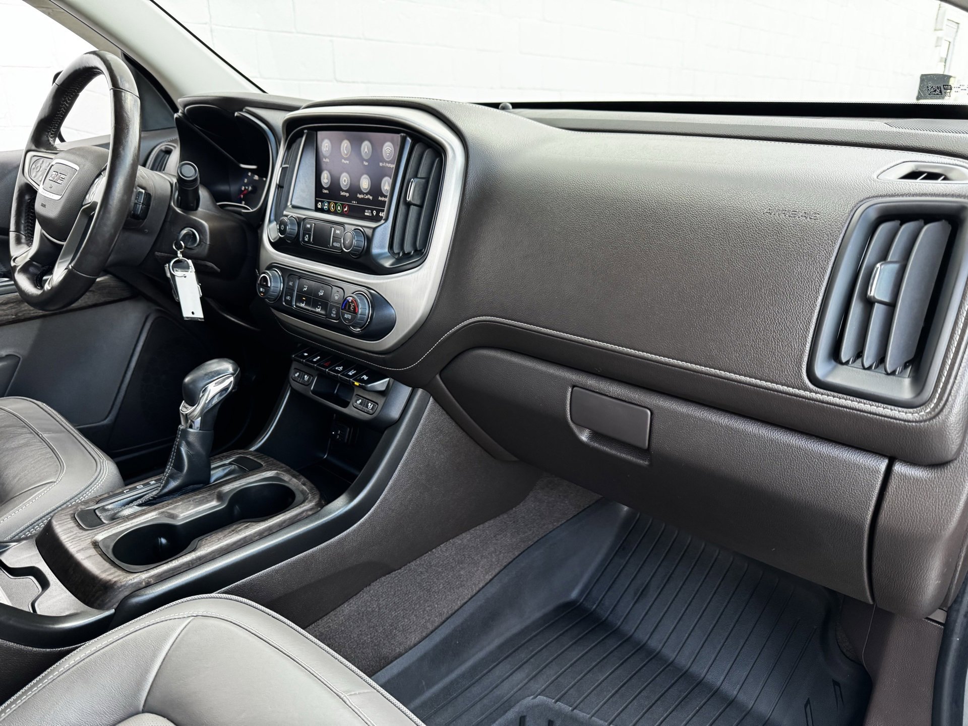 Used 2022 GMC Canyon Denali image 11